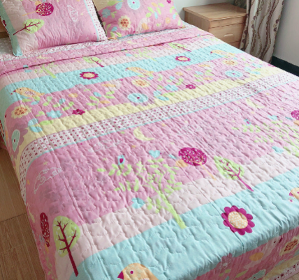 Quilted Bedspread with Matching Pillow Cases.